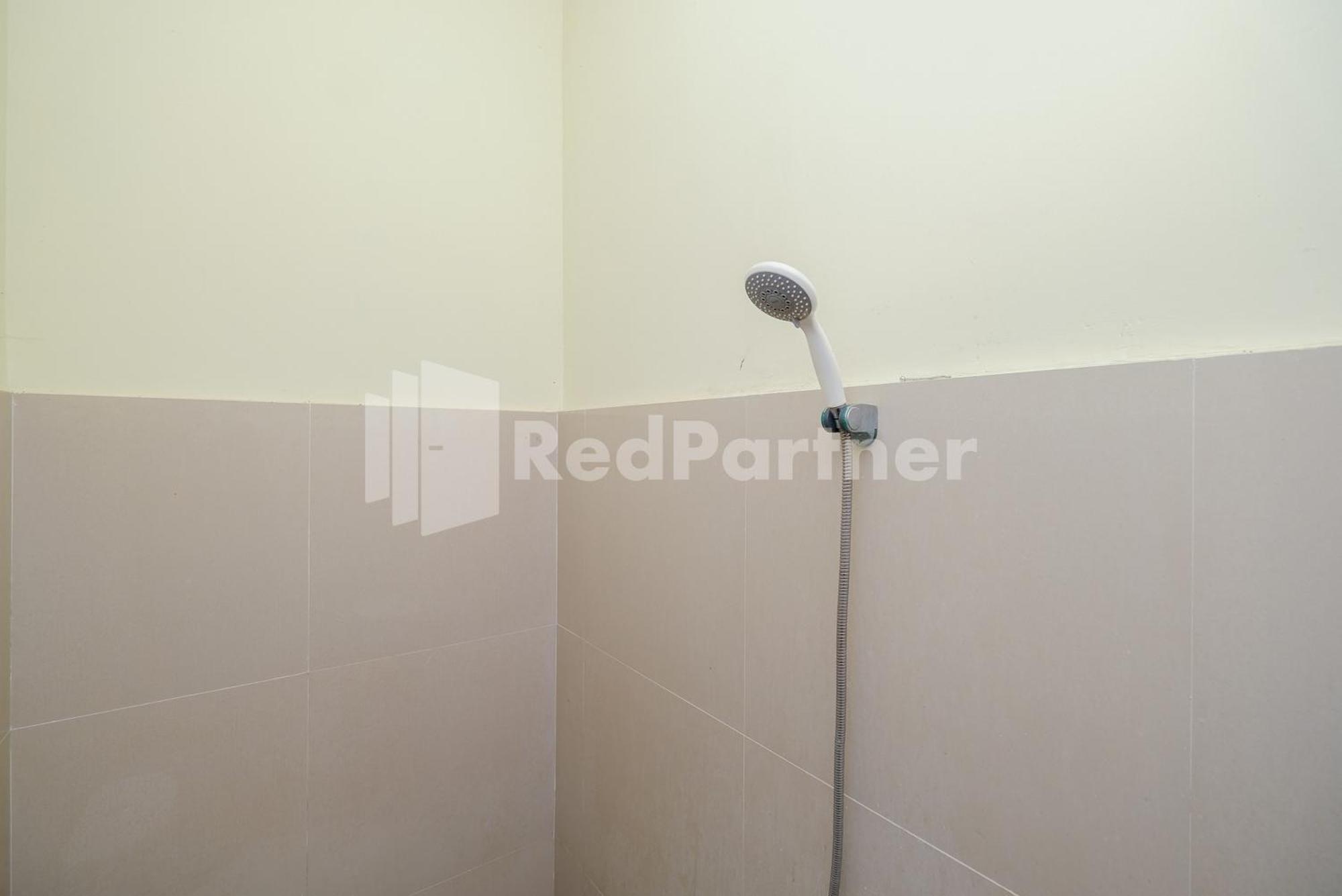 Grand Kencana Guesthouse Syariah Near Wisata Bahari Lamongan Paciran المظهر الخارجي الصورة