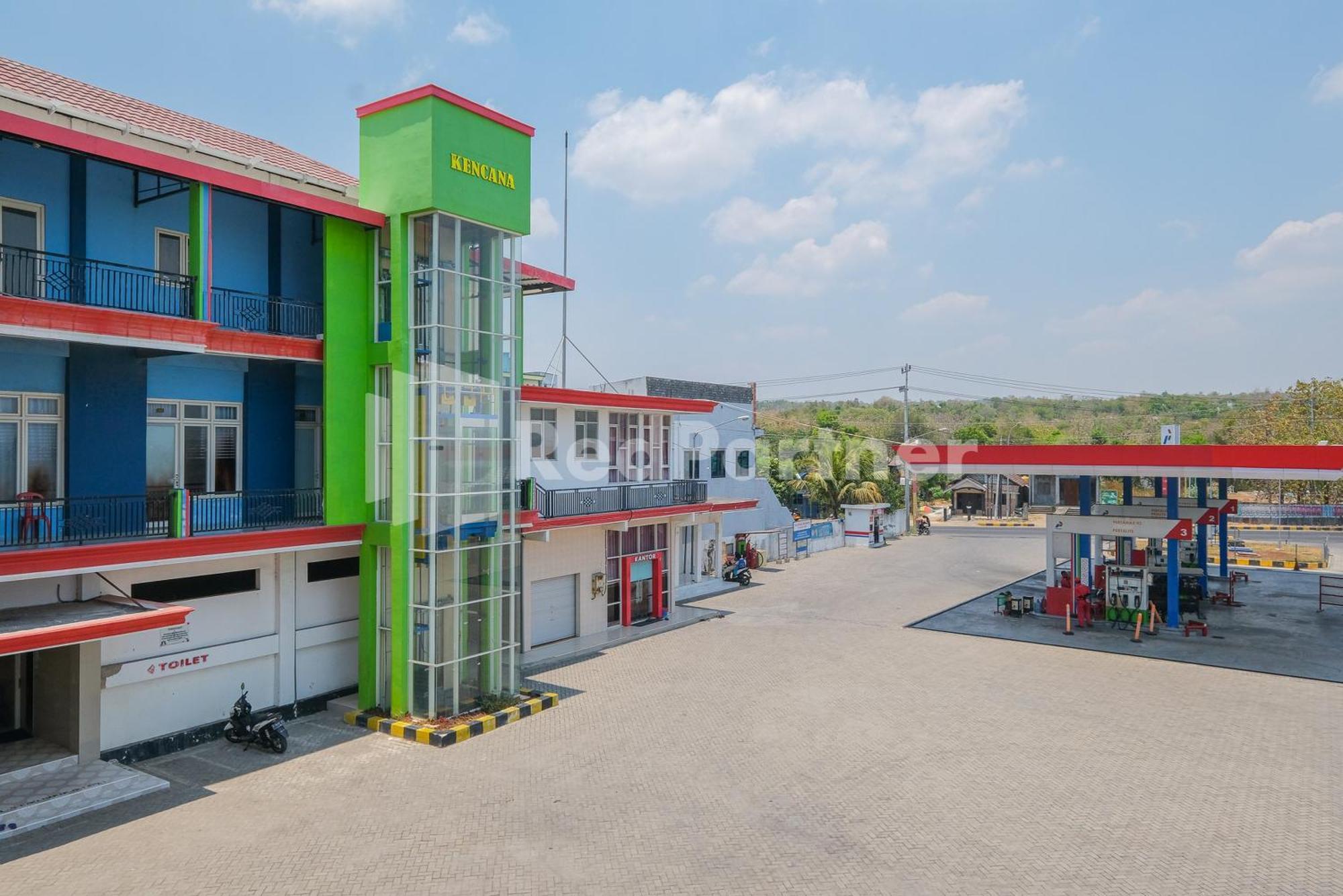Grand Kencana Guesthouse Syariah Near Wisata Bahari Lamongan Paciran المظهر الخارجي الصورة